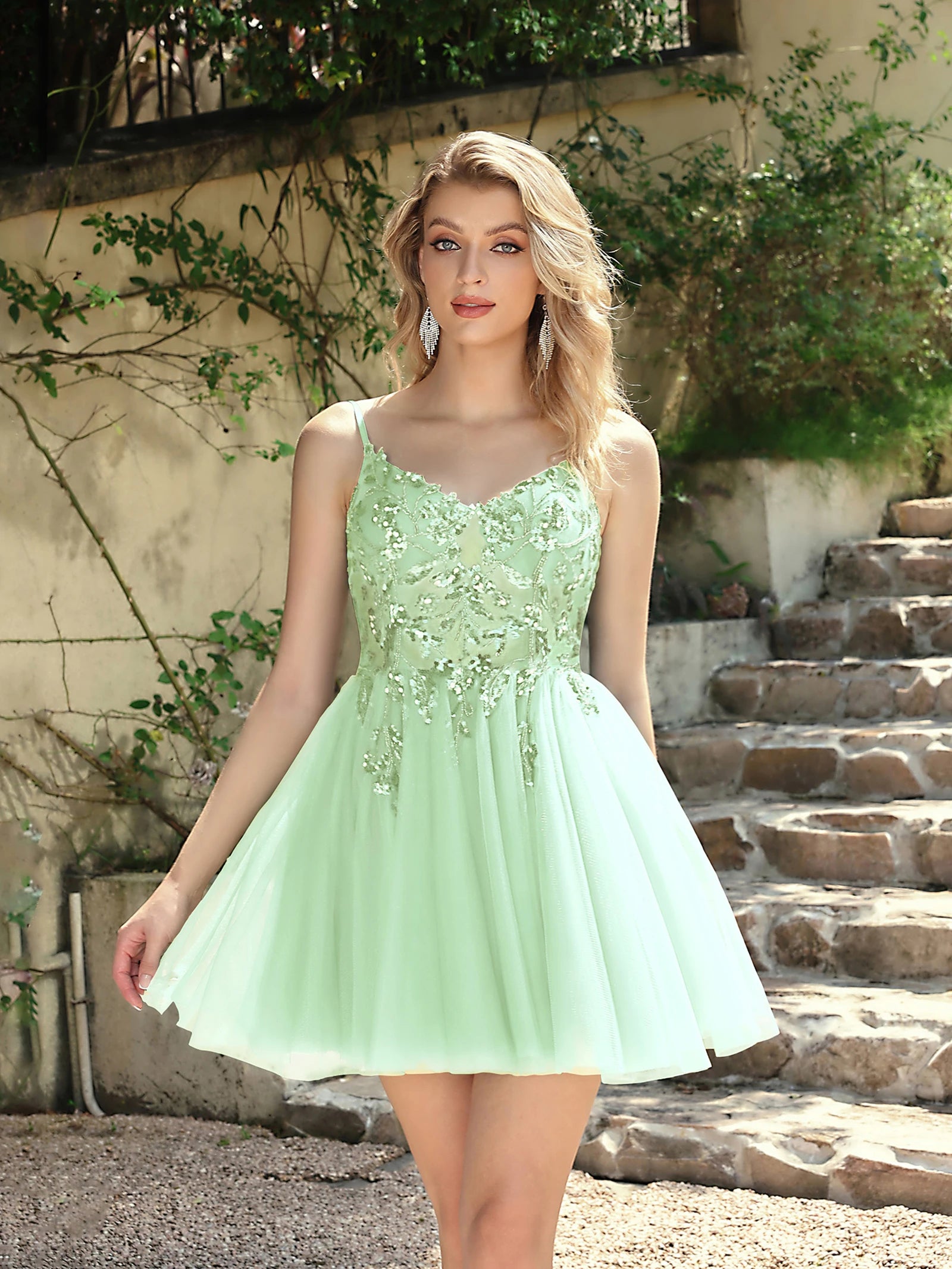 Summer Mini Cocktail Dresses Sexy Illusion Sequins Appliques V-Neck Backless Sling Prom Gowns Above Knee Tulle Homecoming Dress