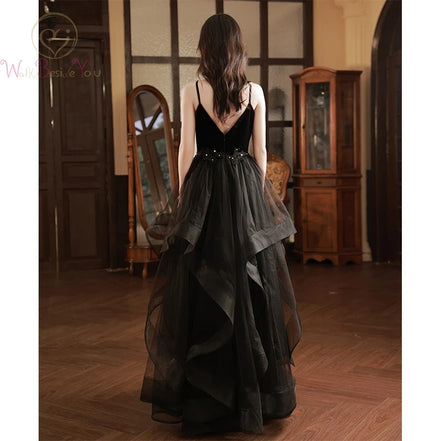 Lace Appliques Evening Dresses Black Pearls Ruffles V Neck Spaghetti Straps Long Floor Length Prom Gown Women Formal Party Dress
