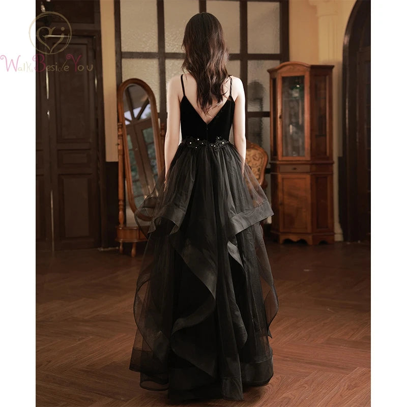 Lace Appliques Evening Dresses Black Pearls Ruffles V Neck Spaghetti Straps Long Floor Length Prom Gown Women Formal Party Dress