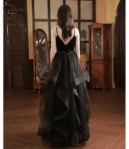 Lace Appliques Evening Dresses Black Pearls Ruffles V Neck Spaghetti Straps Long Floor Length Prom Gown Women Formal Party Dress